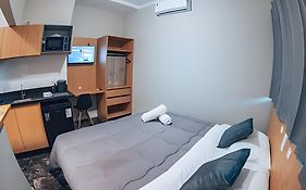 Zuccaro Studio 1 - Proximo a USC e 300metros do acesso a Rod Marechal Rondon - espaço completo com cozinha - smart TV - bancada para estudo - mercadinho autônomo e facilidade com self check-in